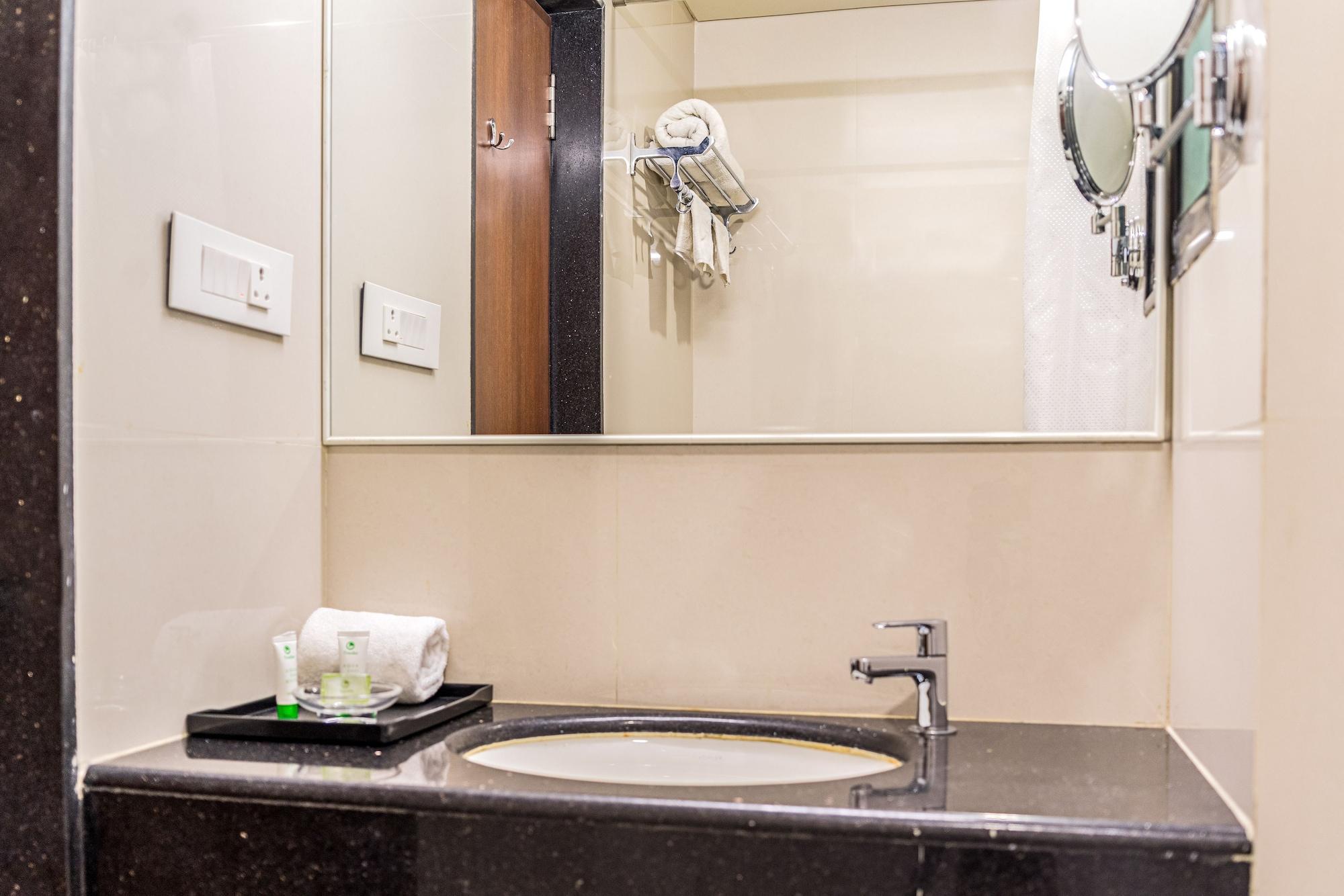 Treebo Premium Grand Emerald Pimpri-Chinchwad Экстерьер фото