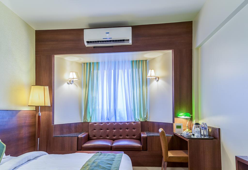 Treebo Premium Grand Emerald Pimpri-Chinchwad Экстерьер фото