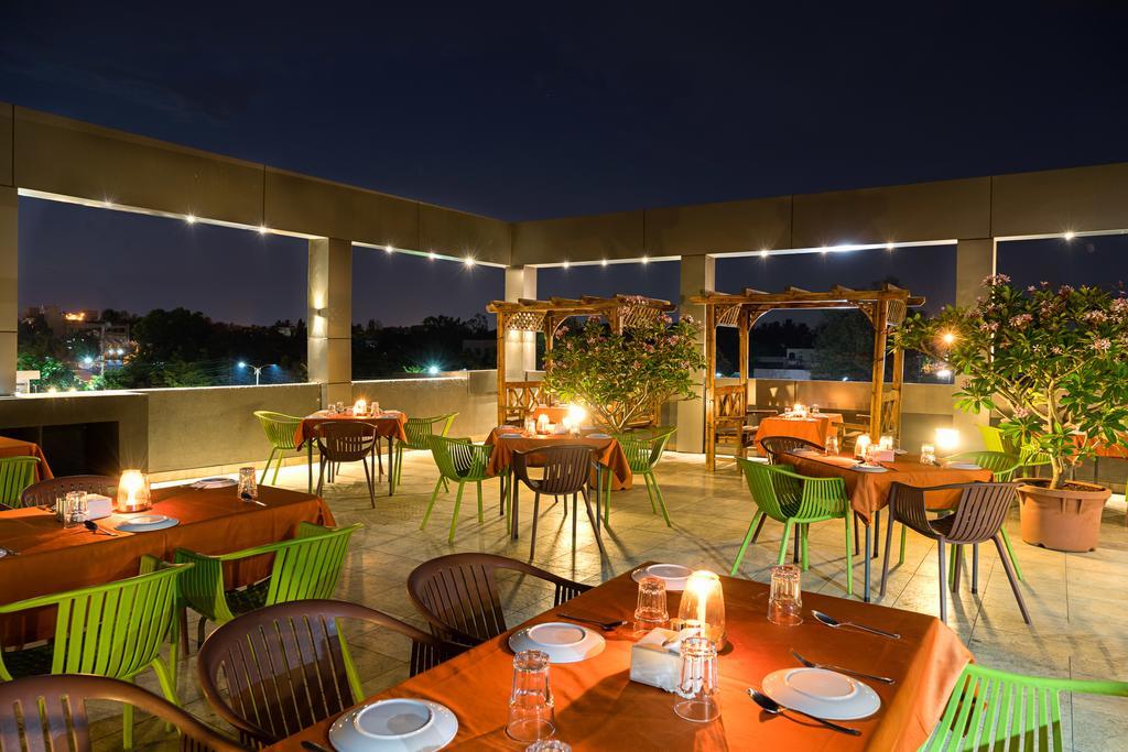 Treebo Premium Grand Emerald Pimpri-Chinchwad Экстерьер фото